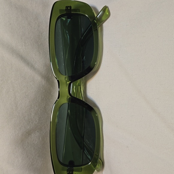 Stylish Women's Sunglasses Set - Black, Green, Blue, Brown😎 - Picture 4 of 6